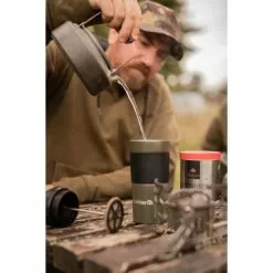 Tasse à Café Thermique Trakker Armolife -Accessoires de cuisine Soldes 211915 Trakker Armolife Thermal Coffee Press Mug LIFESTYLE 02 550x550h