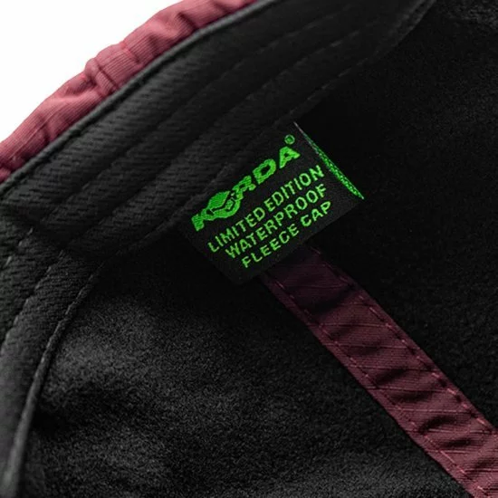 Casquette Imperméable Korda LE Fleece Bordeaux 4 Casquette Imperméable Korda LE Fleece Bordeaux – Image 2